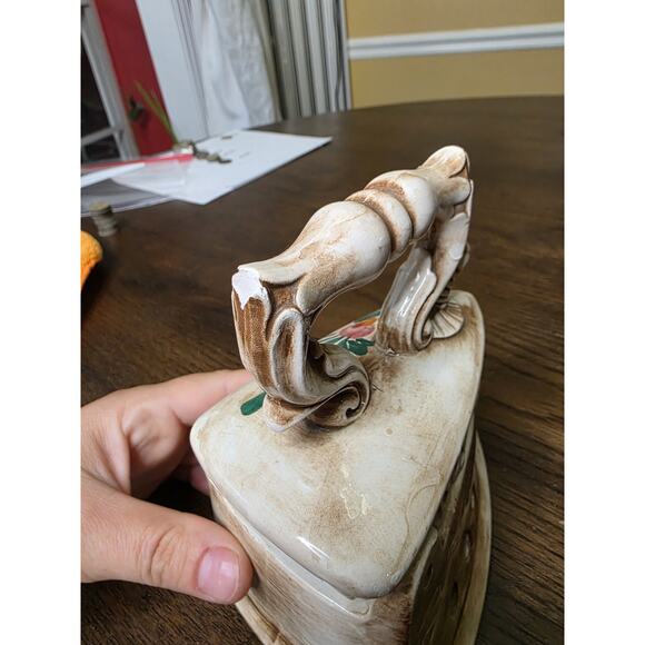 Vintage Delft Italian Ceramic Hinged Trinket Box in Hot Iron Shape Bassano Stamp - Picture 13 of 16